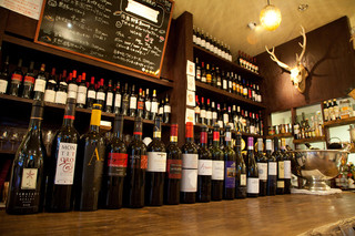 BARCOM SAPPORO - 約100種のワインは全てグラス飲み可。