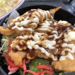 丼ぶり勘定 - 帰りにスーパーで夕飯用に唐揚げを買って、マヨネーズをかけて食べました。