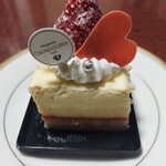パティスリー カカオエット・パリ - フレーズチーズケーキ700円