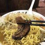 沼田商店 麺組 - チャーシューも美味い。