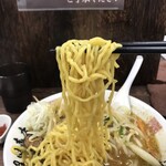 沼田商店 麺組 - 黄色のモチモチ麺美味い。