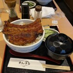 地酒とうなぎのまんまる - まんまる丼、お新香、吸い物