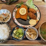 Nakagami Shokudou - アジフライとカキフライ定食1200