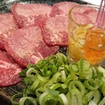 ホルモン焼肉 石大 - 塩タン