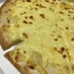 Pizza Carbo - チーズのヤツ。ウルトラなんとか。メープルシロップ付きだよー。