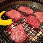 Binchoutan Yakiniku Tenten - 肉