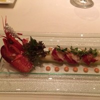 ラ・グランターブル ドゥ キタムラ - 冷野菜
                  カナダ産オマール海老のサラダ仕立て
                  2分30秒の食感
                  ペルー産白アスパラガスをあしらって
                  爽やかな酸味の白バルサミコ酢のユイール