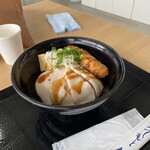 地産地消食堂 アカギメシ - 料理写真:赤城鶏の鶏めし丼　蒸し鶏と卵焼きとつくねがトリプル美味い　880円