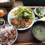 ニシクボ食堂 - 鶏肉の甘辛バリバリ揚げ定食