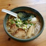 241689088 - 醤油ラーメン＋塩ゆで半熟玉子