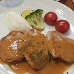 キッチン ブルー グローブ - 正面から、大きめなヒレ肉ですね