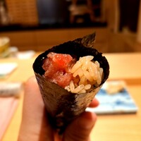 鮨 銀座おのでら 弟 本店 - ⑨トロと奈良漬手巻き寿司