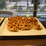 カフェ トスティーナ - クロワッサンワッフル