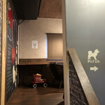 トーマスカフェ - いろんなタイプの席があるみたいです♪
      pet okの方では、本日譲渡会を開催していました。
      