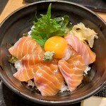魚や よいち - サーモンユッケ丼