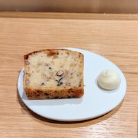 TROIS VISAGES - 自家製の16穀米天然酵母パン。