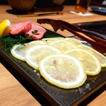 Susukino Yakiniku Kiraku - スーパーネギタン塩と上タン塩。