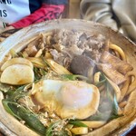 煮込うどん亭 丸坂 - 味噌煮込みうどん肉盛り