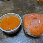 グリーンフィールド - つけカレーパン鶏と牛のサイコロステーキ(280円)