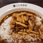 CoCo壱番屋 - 中国製タケノコが目立つ。高菜少々。