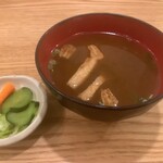 とんかつ 光 - 味噌汁　漬物