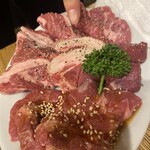 羊肉炭火焼 肉汁屋 - 