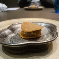 Jfree - ① 先付
                    【麩、自家製味噌】
                    ★ 自家製味噌風（発酵無し）の揚げ麩挟み