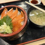 Machizushi Torotaku - 天気が良かったのでサーモン親子丼　ちとスカスカ