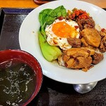 楊銘宇 黄メン鶏米飯 - 