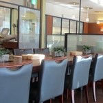 Mollete Grill - １１時半位だったんで店内には余裕がありましたが私は一人だったんで窓際のカウンター席へ。
