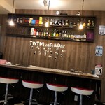 TWTM Cafe&Bar - 可愛いカウンター。1階。