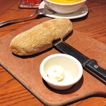 OUTBACK STEAKHOUSE - サービスのパン