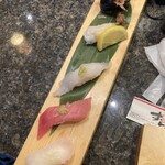 Sushi Tatsu - 春の5貫盛り1,480円　たまくえ、鯛、上まぐろ、桜海老軍艦、炙りつぶ貝塩レモン