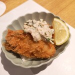 洋食堂 すずき - カキフライは自家製タルタルソースでいただく