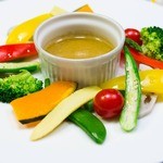 Piccante - 旬の温野菜のバーニャカウダーソース～オイルフォンデュ風～　850円