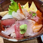 寿司 高瀬 - 海鮮ちらし　この彩りの美しさ