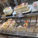 パティスリー ラ リシュテール - 店内のケーキコーナー