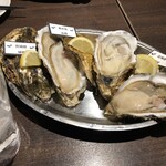 シーフードレストラン＆バー SK7 - 本日のおまかせ牡蛎3種食べ比べ