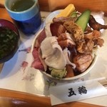 五輪鮨 - (ランチ) 海鮮丼並 700円