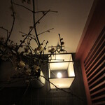 江戸前鮨 二鶴 - 入口の灯り