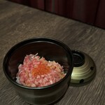 yakinikugurou - 宝石丼　※サーロインフレーク&たくわん&いくら