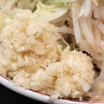 豚山 - 大さじ2杯のニンニク