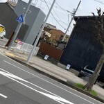 矢田かつ - 満車だろうと思っていたのに、店の駐車場にはまだ一台しか止まってません！ラッキー♪
