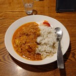 喫茶 ソスイ - スパイスから作ったチキンカレーです。バスマティライスをチョイスしました。酸味が強めでとても美味しかったです。