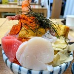 Newazashokudoushimewazaippommagurodoujou - まぐろとおいしい仲間たち丼 1,980円