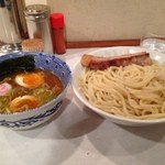 頑者 - トッピング無料券をいただいたので、ほぼ特製つけめん、あつもり、大盛り！  この季節はあつもりのほうがつけ汁が若干冷めにくくなるね。