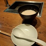 焼肉うしごろ 西麻布本店 - 濃厚コラーゲンのコムタンスープです。