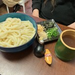 Sanuki Yoru Udon Utage Seimen - ざるうどん特製いりこ出汁　700円(税込)  ※舞妓さんが、注文