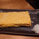 寿司と焼き鳥大地 - 出汁巻き玉子590円(税抜)