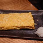 寿司と焼き鳥大地 - 出汁巻き玉子590円(税抜)